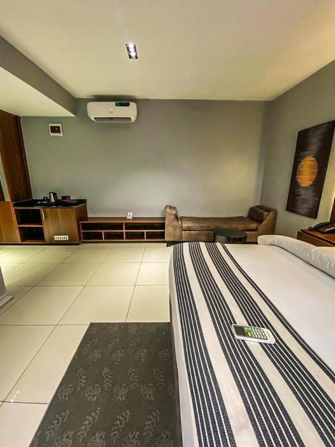 Gravity Hotels By Ace Owerri Buitenkant foto
