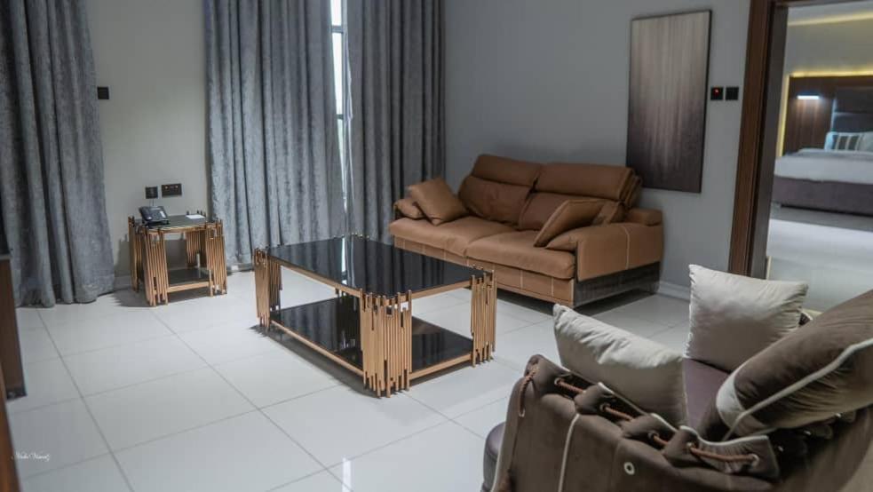 Gravity Hotels By Ace Owerri Buitenkant foto
